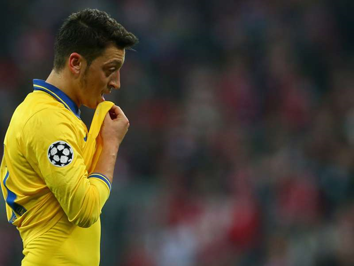 Arsenal\'e Mesut\'tan Kötü Haber
