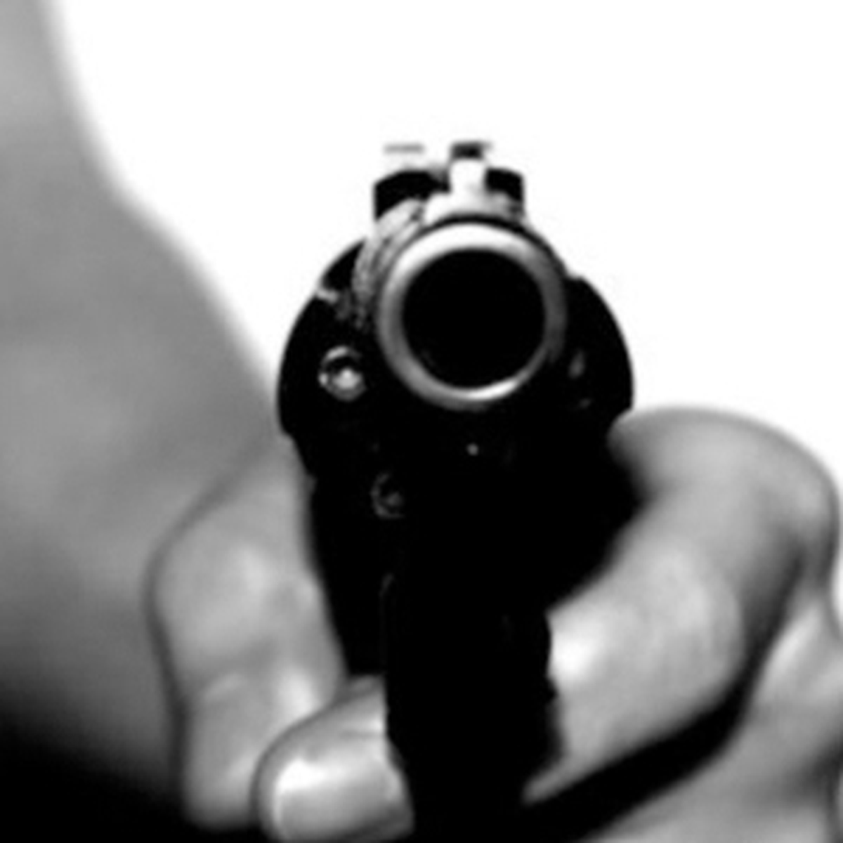 Genç Kadına Evinin Önünde Silahlı Saldırı (2)