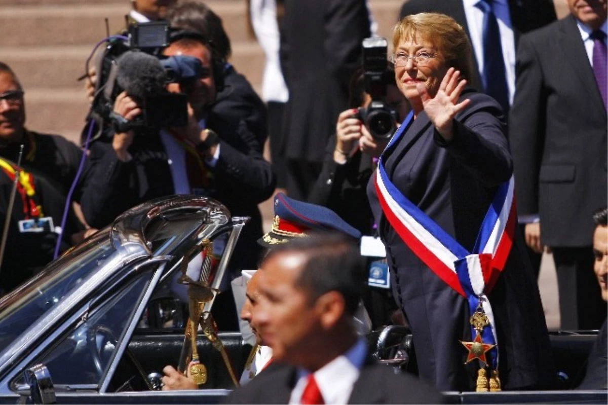 Şili\'de Devlet Başkanı Seçilen Bachelet, Yemin Ederek Görevine Başladı