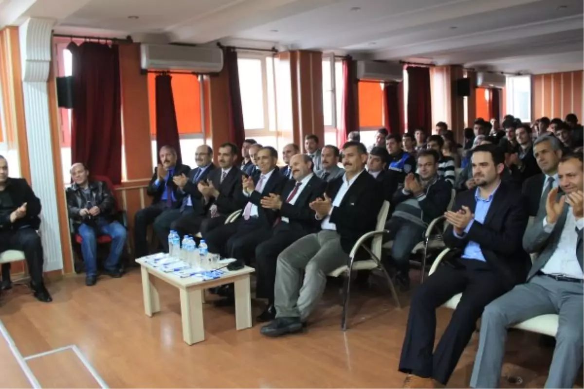 Av. Pınar Bel ve Av. Mustafa Özal\'dan Demokrasi Semineri