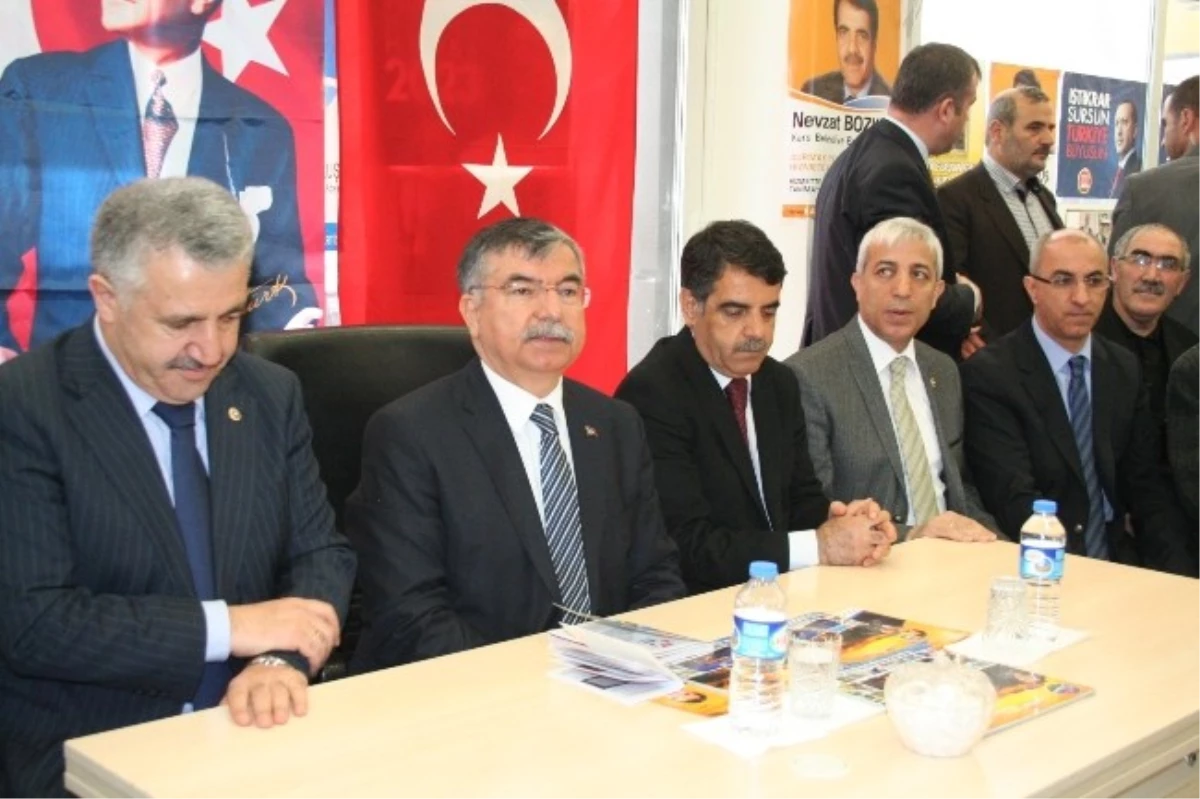 Bakan Yılmaz AK Parti Kars Seçim Bürosunu Ziyaret Etti