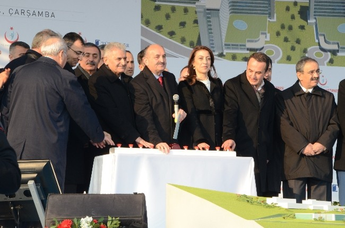 Bakan Müezzinoğlu, İzmir\'de Dev Şehir Hastanesinin Temelini Attı