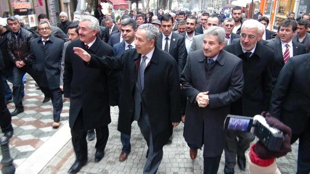 Arınç: Böyle Giderse 20 Yıl Daha Başımızda Kalacaklar