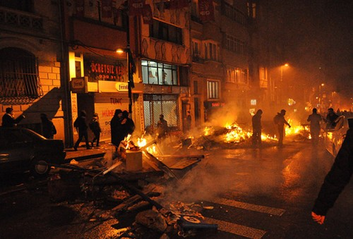 Başkent\'te Eylemci Gruba Polis Müdahalesi