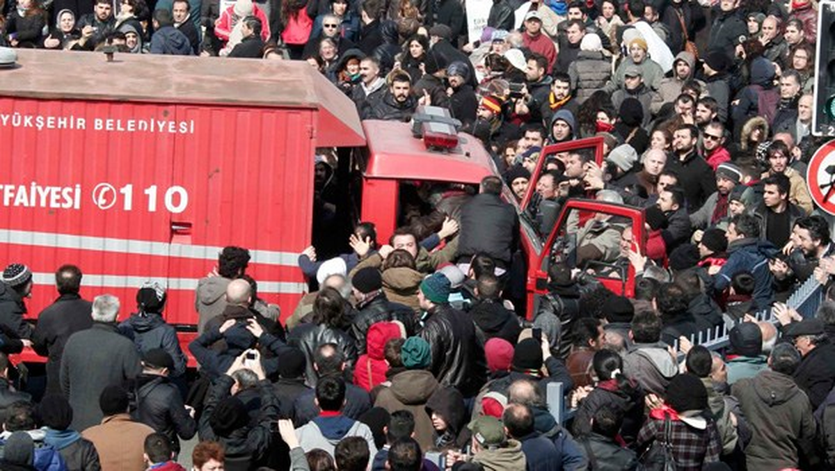 Berkin Elvan\'ın Cenazesinde İtfaiye Görevlisi Darp Edildi
