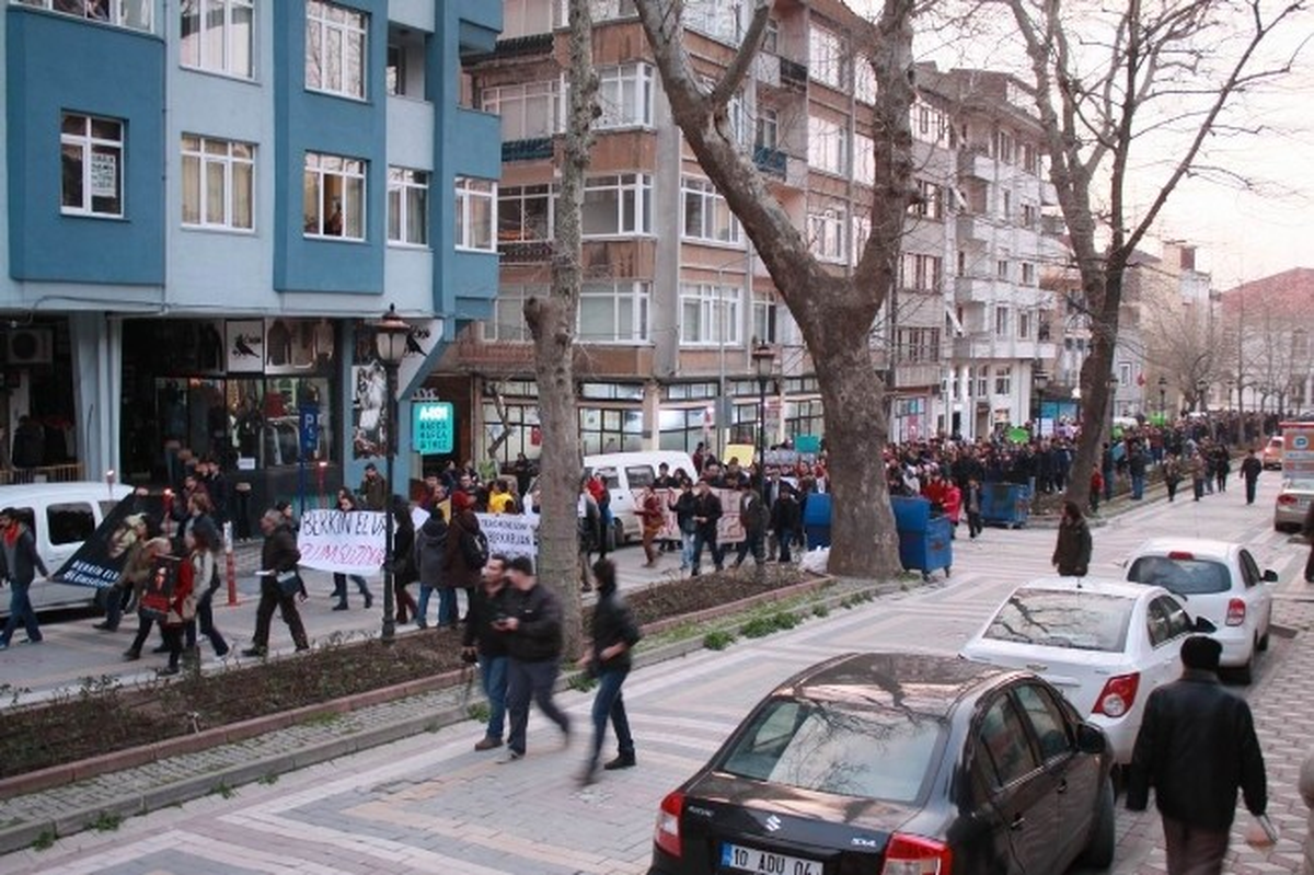 Berkin Elvan\'ın Ölümü Bandırmada Protesto Edildi