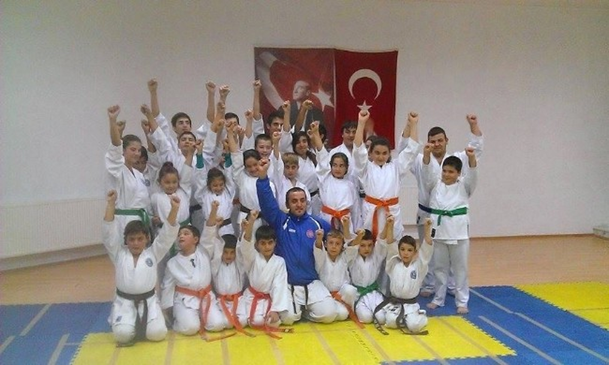 Çiftlikköylü Karateciler 10 Madalyayla Döndü