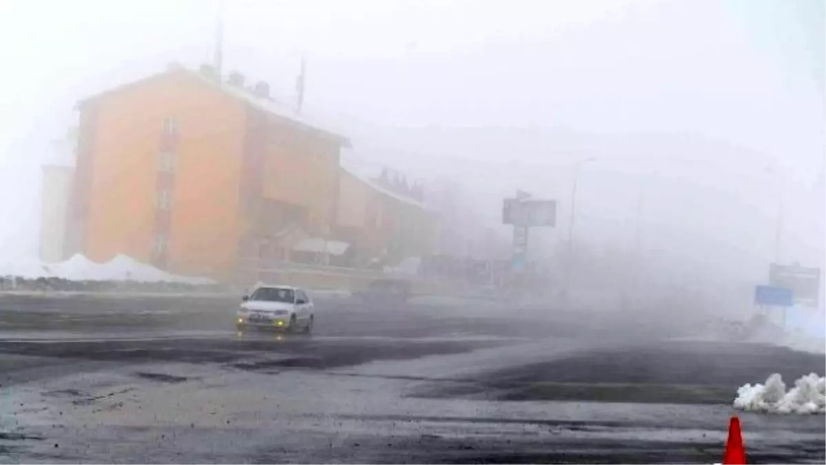 Erciyes Yolu Sisle Kaplandı