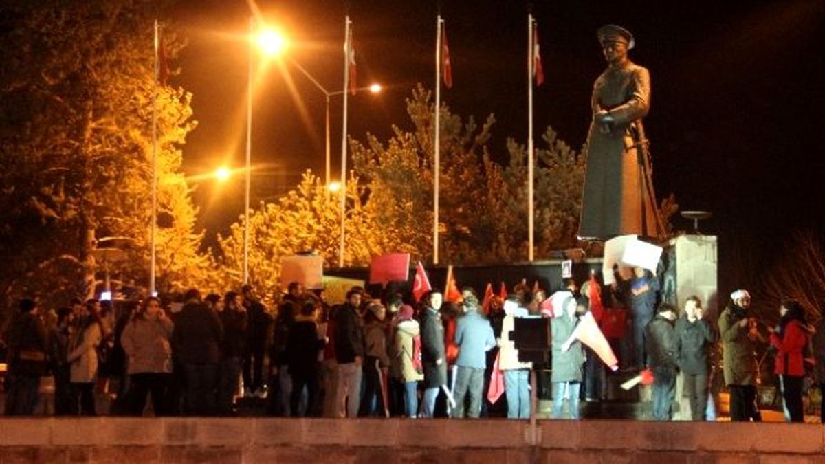 Erzurum\'da Üniversitelilerden Berkin Eylemi