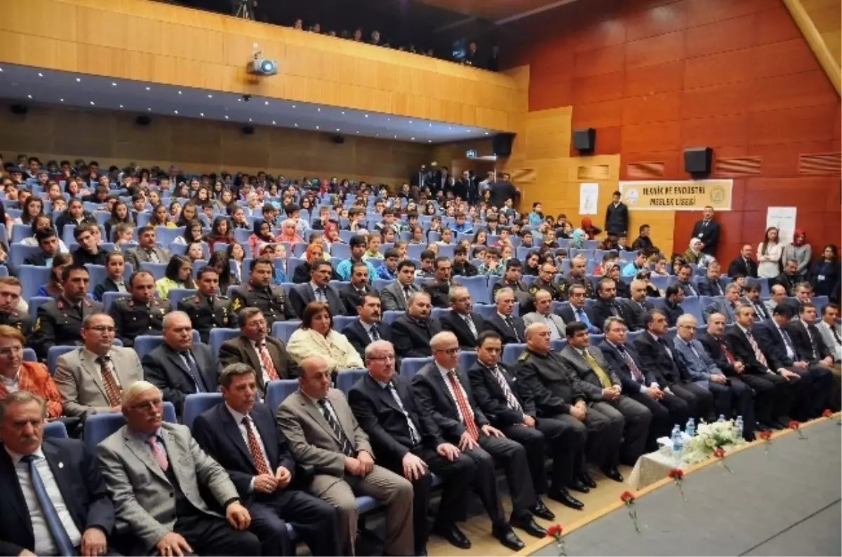 Gümüşhane\'de İstiklal Marşı\'nın Kabulü ve Mehmet Akif Ersoy\'u Anma Günü Programı