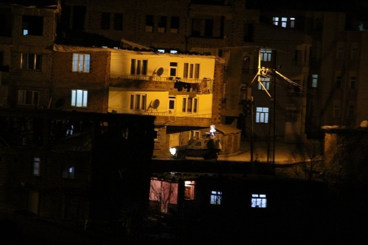 Hakkari\'de İzinsiz Gösteriye Polis Müdahalesi