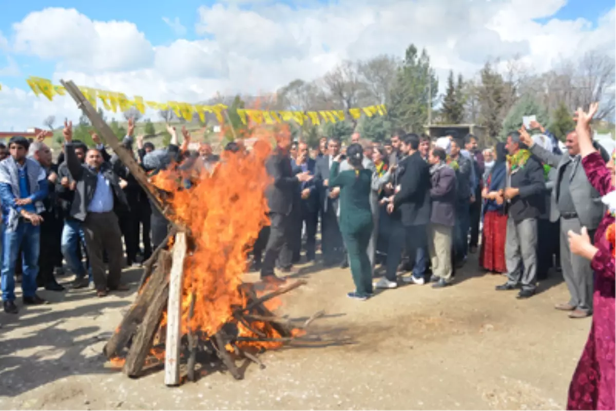 Çermik\'te İlk Newroz Ateşi