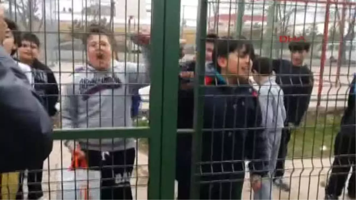 İlköğretim Okulu Öğrencilerinden \'Berkin Elvan Ölümsüzdür\' Sloganı