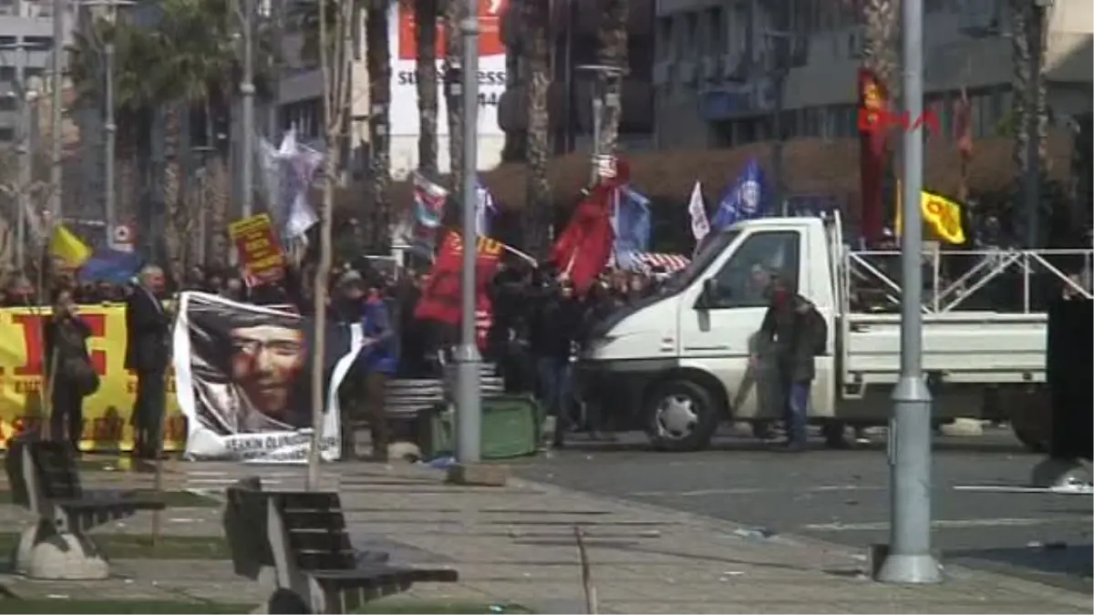 İzmir\'de Berkin Elvan Eylemine Polis Müdahalesi