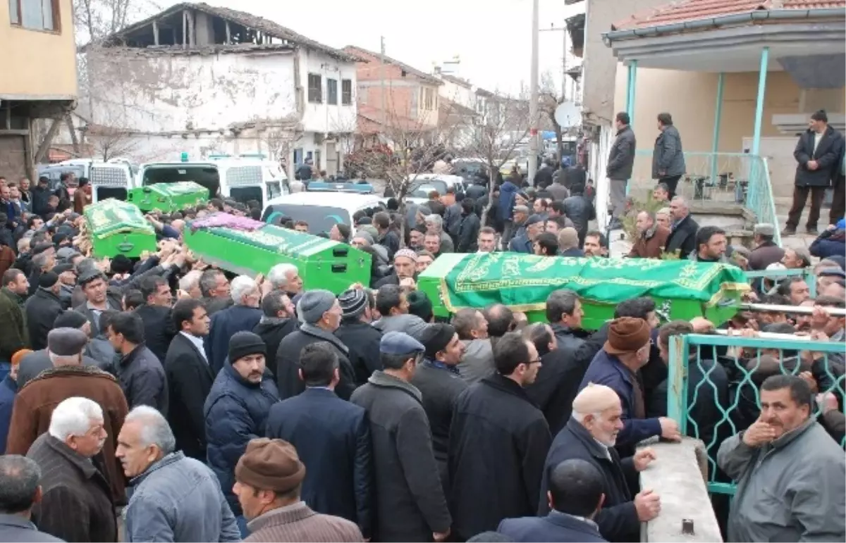 Kan Davası Yüzünden Öldürülen 5 Kişi Toprağa Verildi