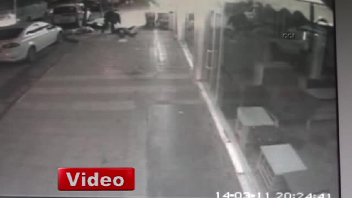 Öldü mü Diye Nabzına Baktı, Hırsını Alamayıp Tekme Attı