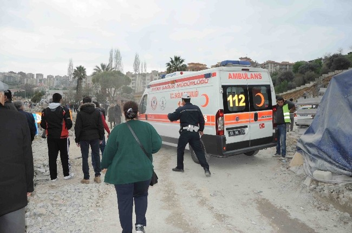 Kuşadası\'nda Patlamanın Hasarı Büyük