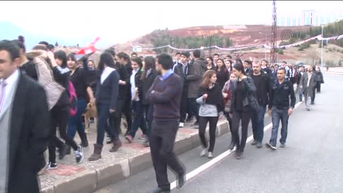 Lise öğrencileri, Berkin Elvan\'ın ölümünü protesto etti -
