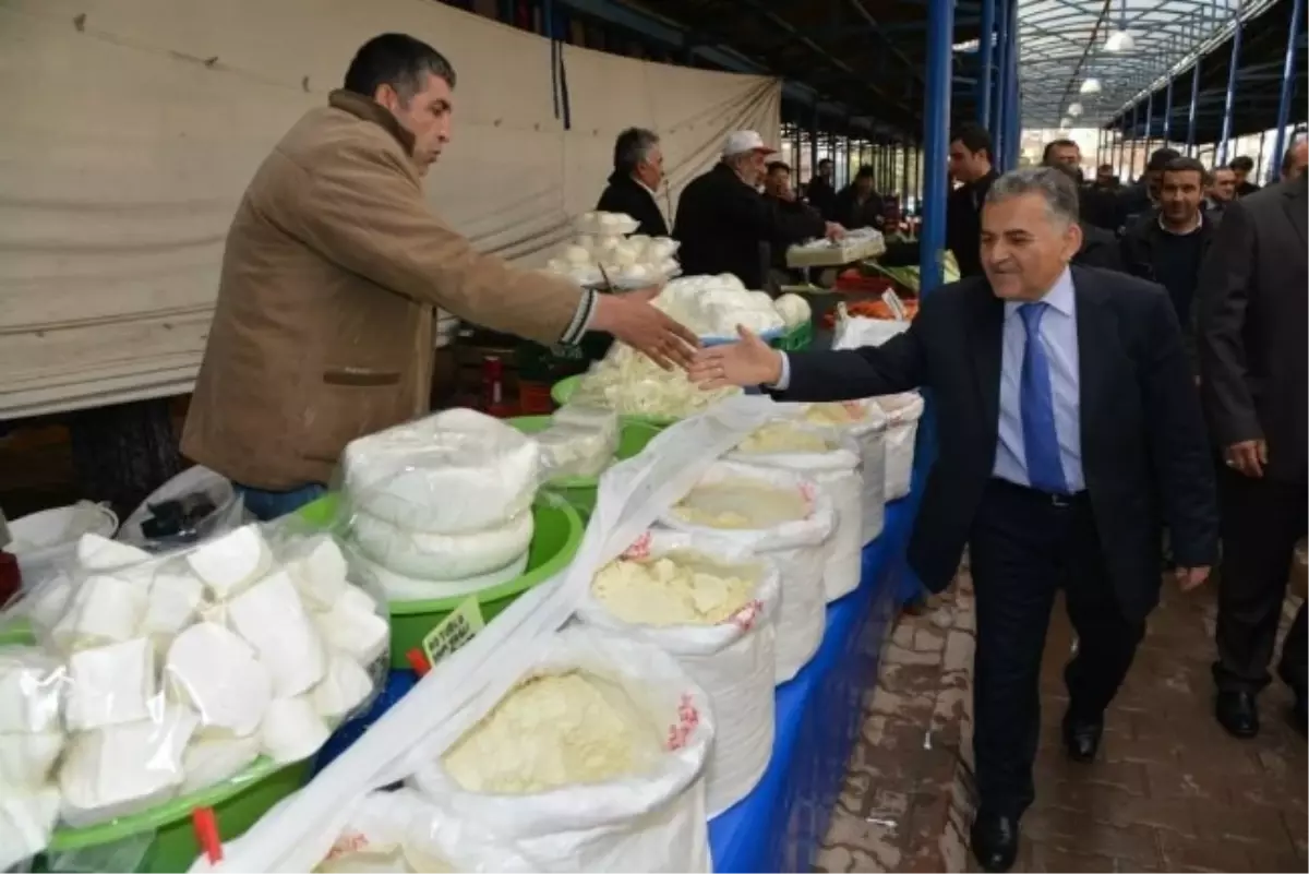 Melikgazi Başkanı Büyükkılıç, Esenyurt Pazarında