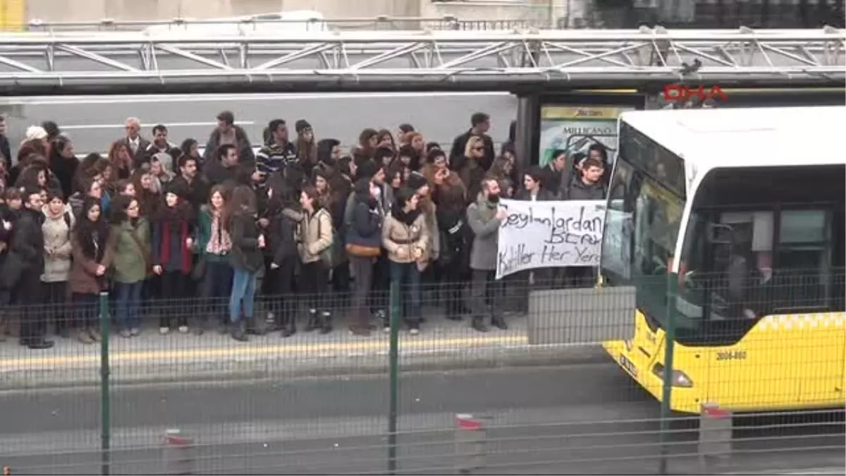 Metrobüs Durağında Berkin Elvan Eylemi