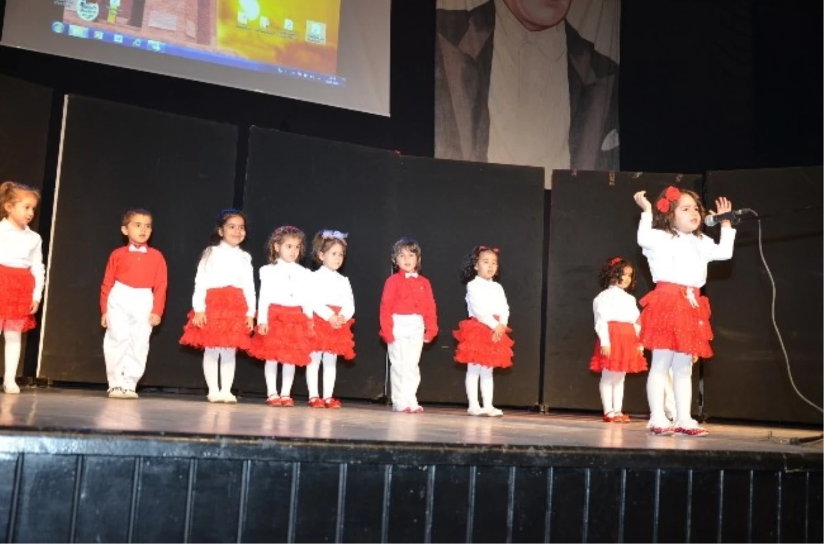 Minikler İstiklal Marşı Performansı ile Salonu Coşturdu