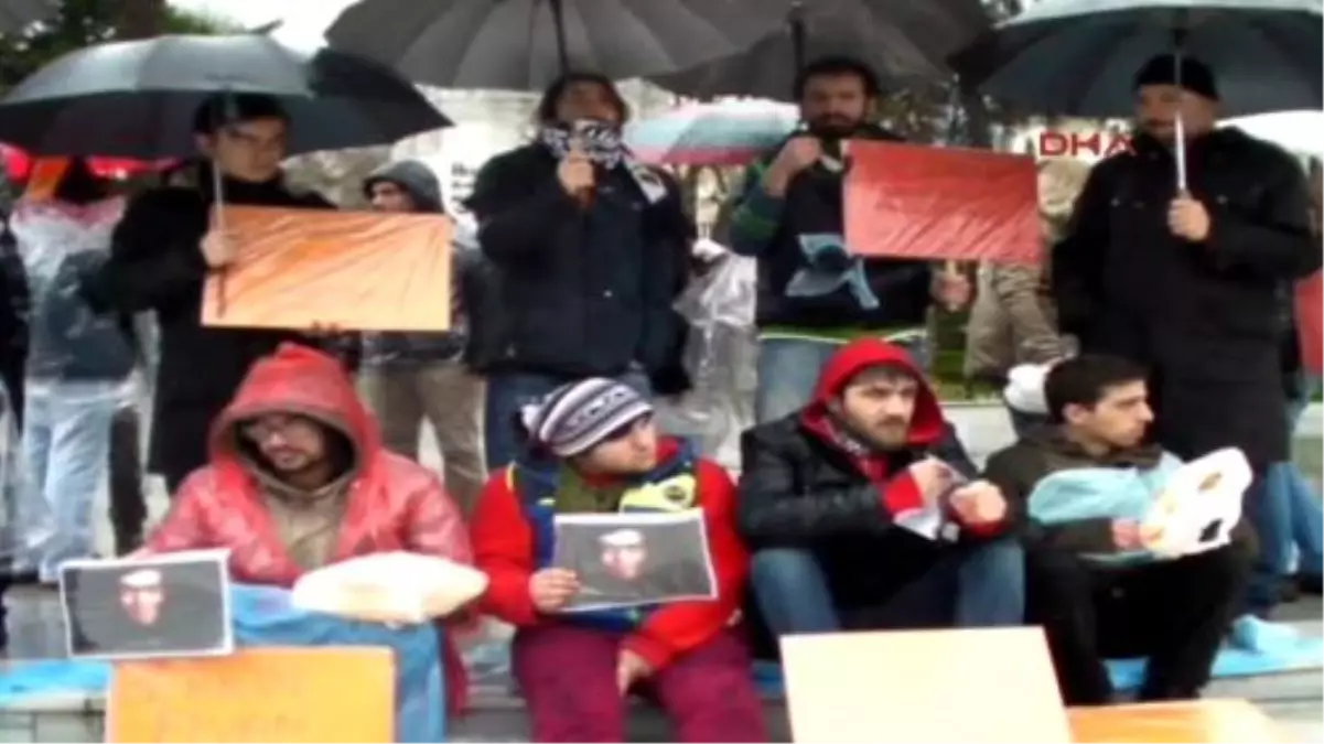 Öğrenciler Berkin İçin Oturma Eylemi Yaptı