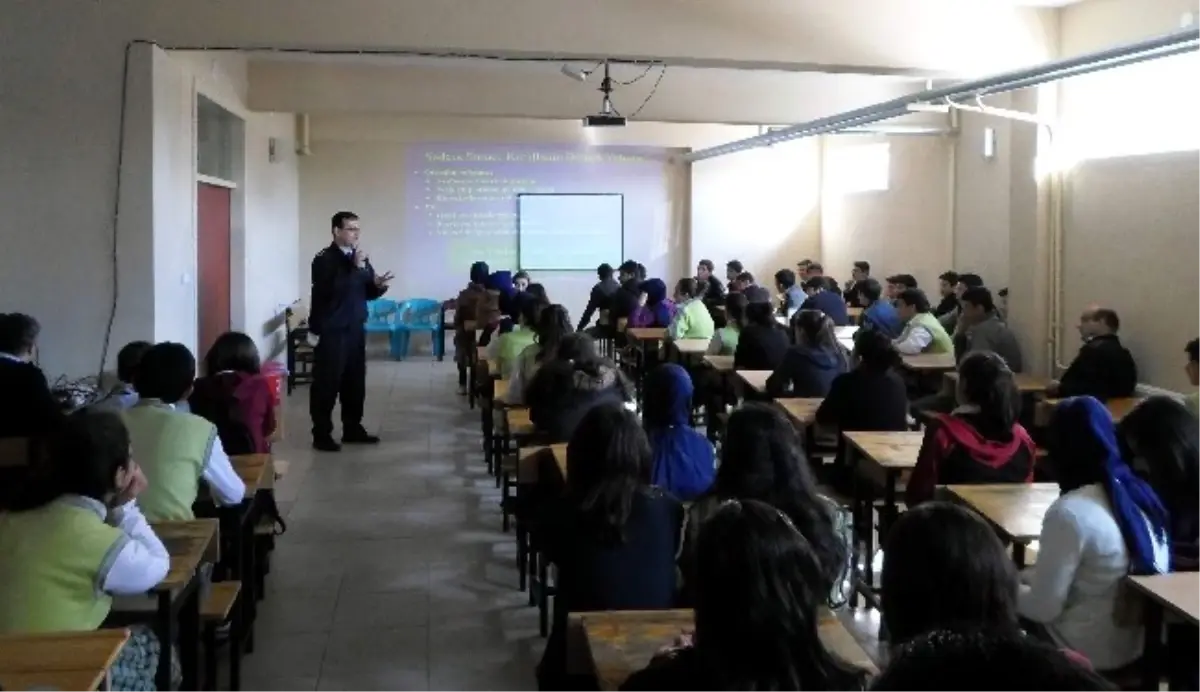 Öğrencilere Trafik Eğitimi Semineri Verildi