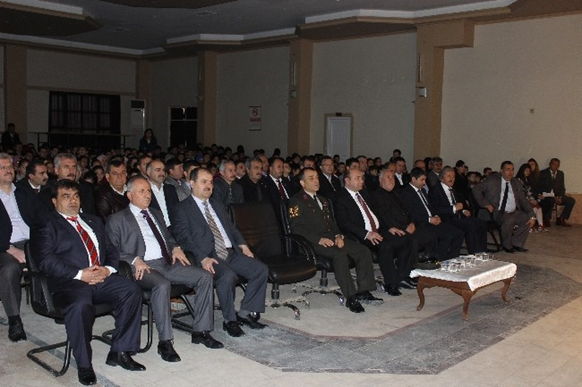 Osmaneli\'de Mehmet Akif Ersoy\'u Anma Programı Kutlandı