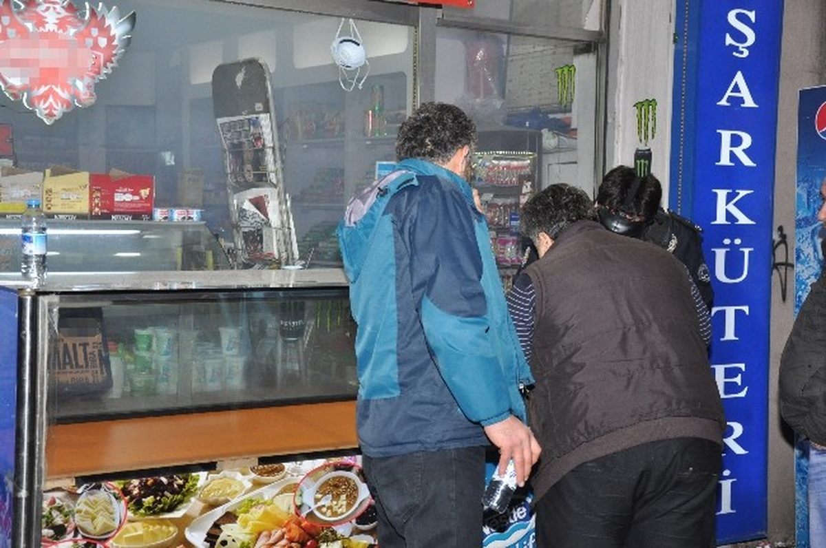 Eylemcinin Attığı Gaz Kapsülü Büfeye Girdi