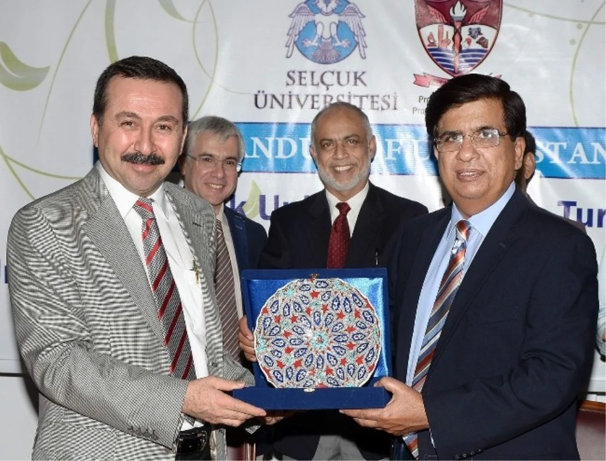 Selçuk Üniversitesi Pakistan\'da Türk Rüzgarı Estirdi