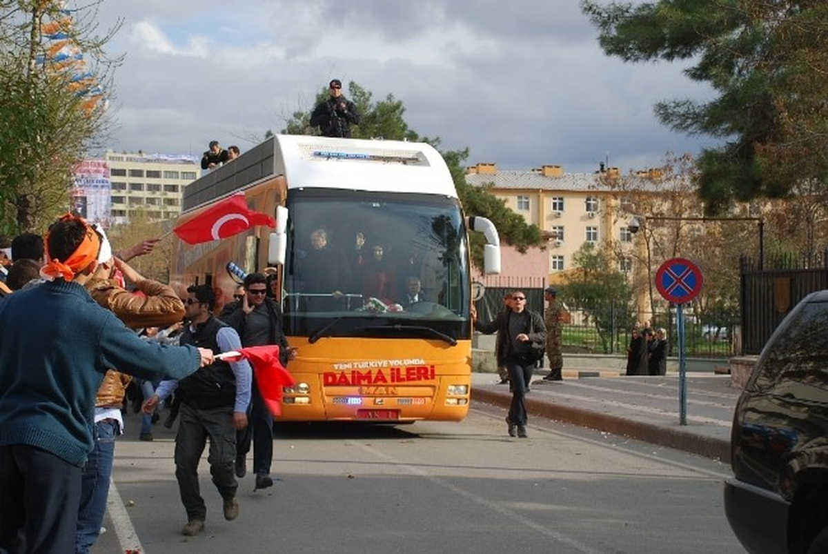Siirtliler Başbakanı Yol Boyunca Takip Etti