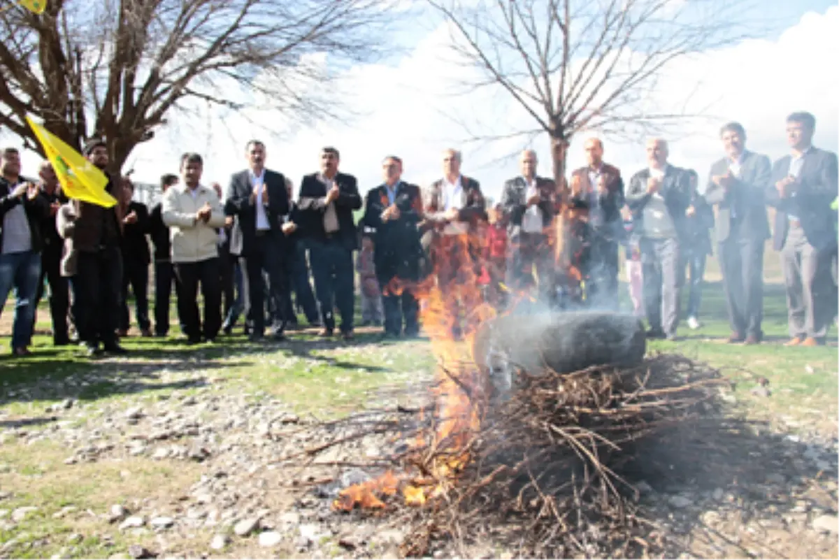 Sur\'da İlk Newroz Ateşi Yakıldı