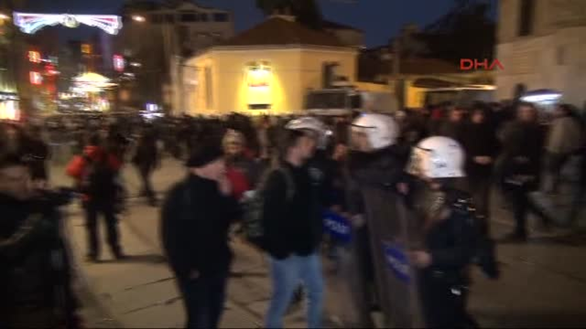 Taksim\'de Berkin Elvan Eylemine Polis Müdahalesi