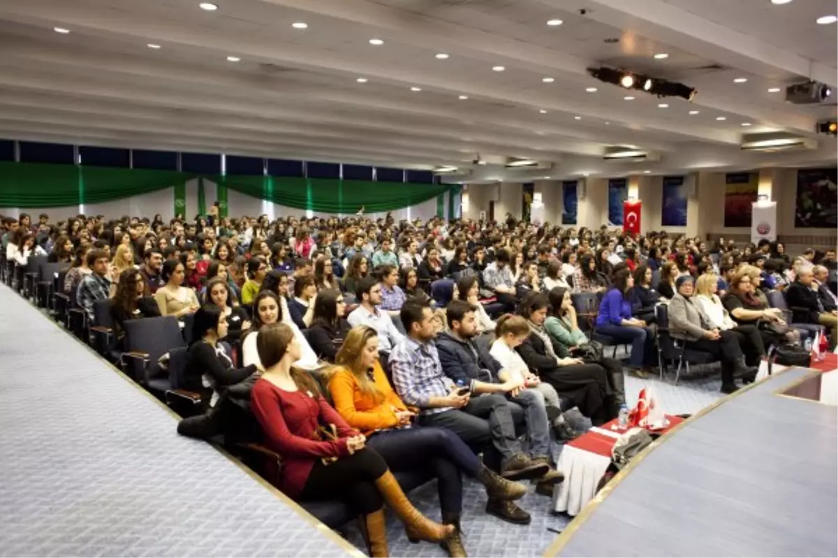 TEV Bursiyerleri Ahmet Şerif İzgören ile Kişisel Gelişim Konferansı\'nda Buluştu