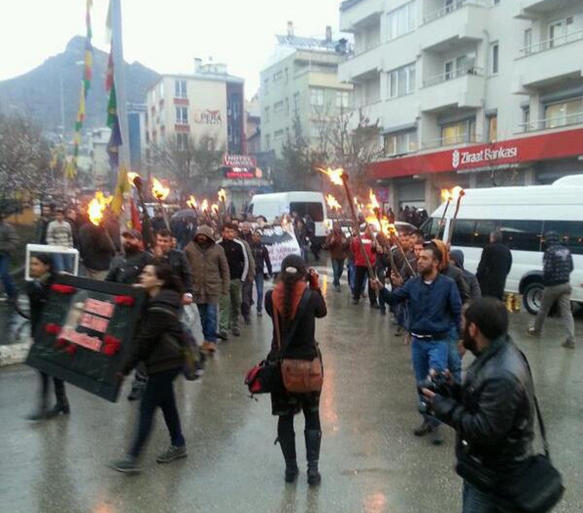 Tunceli Emniyet Müdürlüğü: Canlar Yerine Camlar Kırılsın