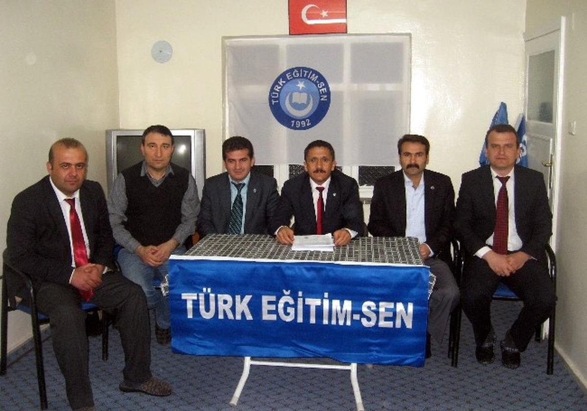 Türk Eğitim -Sen\'den İstiklal Marşı Kutlaması