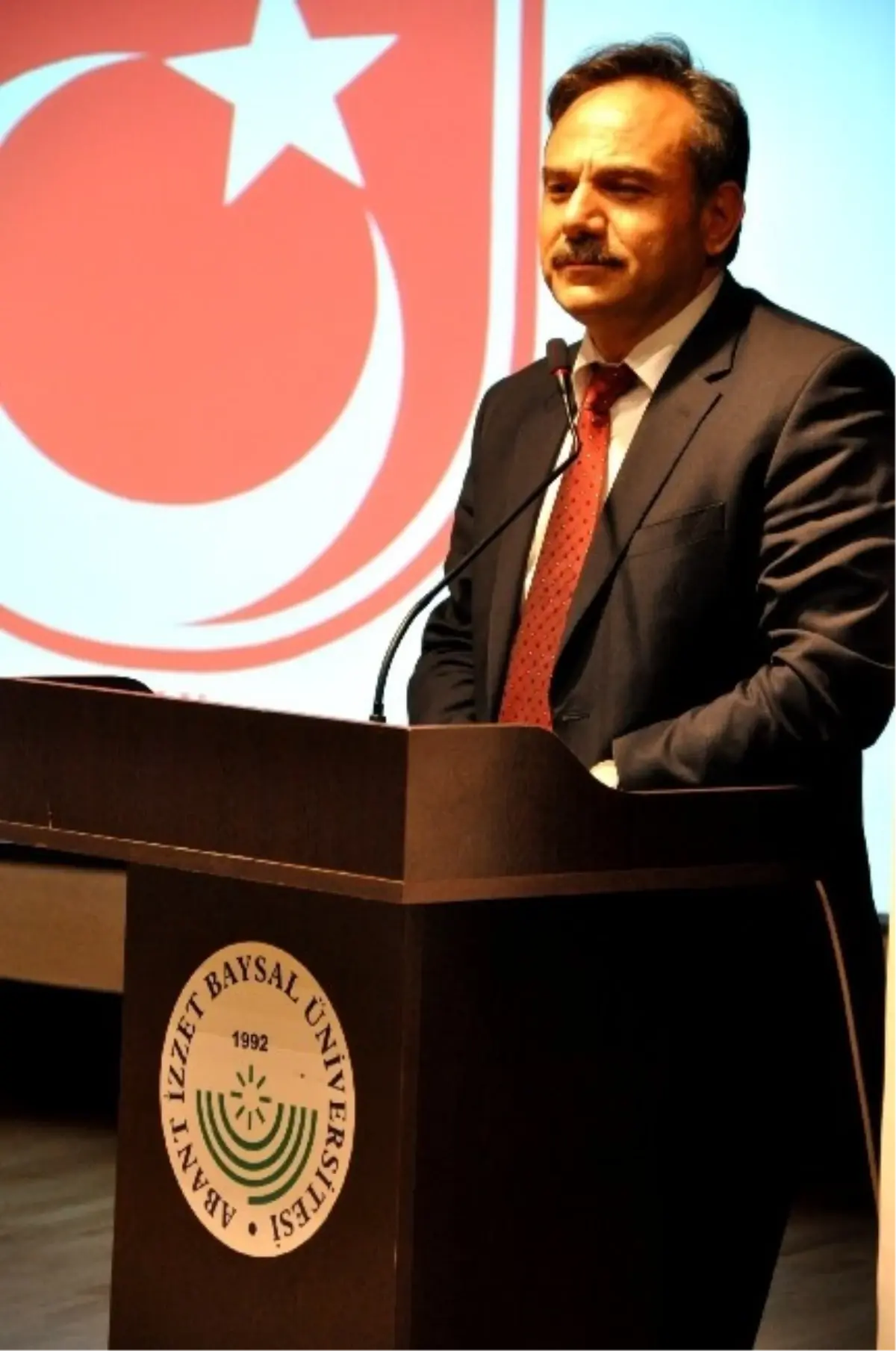 Aibü\'de Dünyaca Ünlü Yazar Ele Alındı