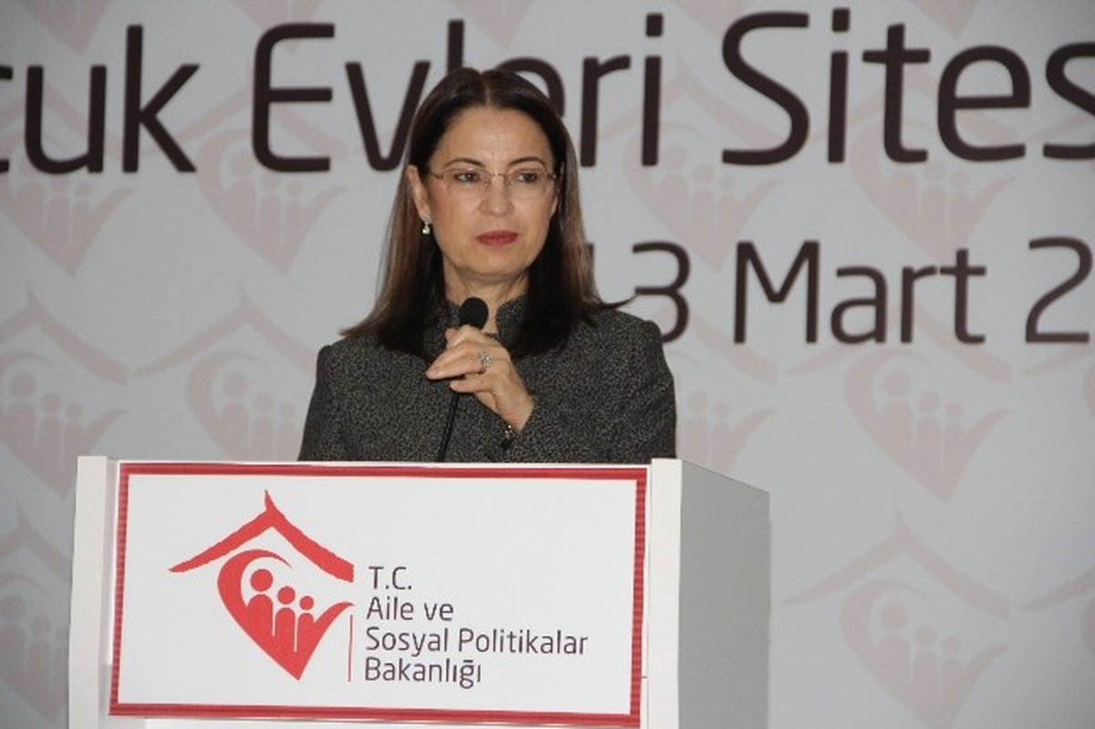 Aile ve Sosyal Politikalar Bakanı İslam Sakarya\'da Çocuk Evi Sitesini Açtı