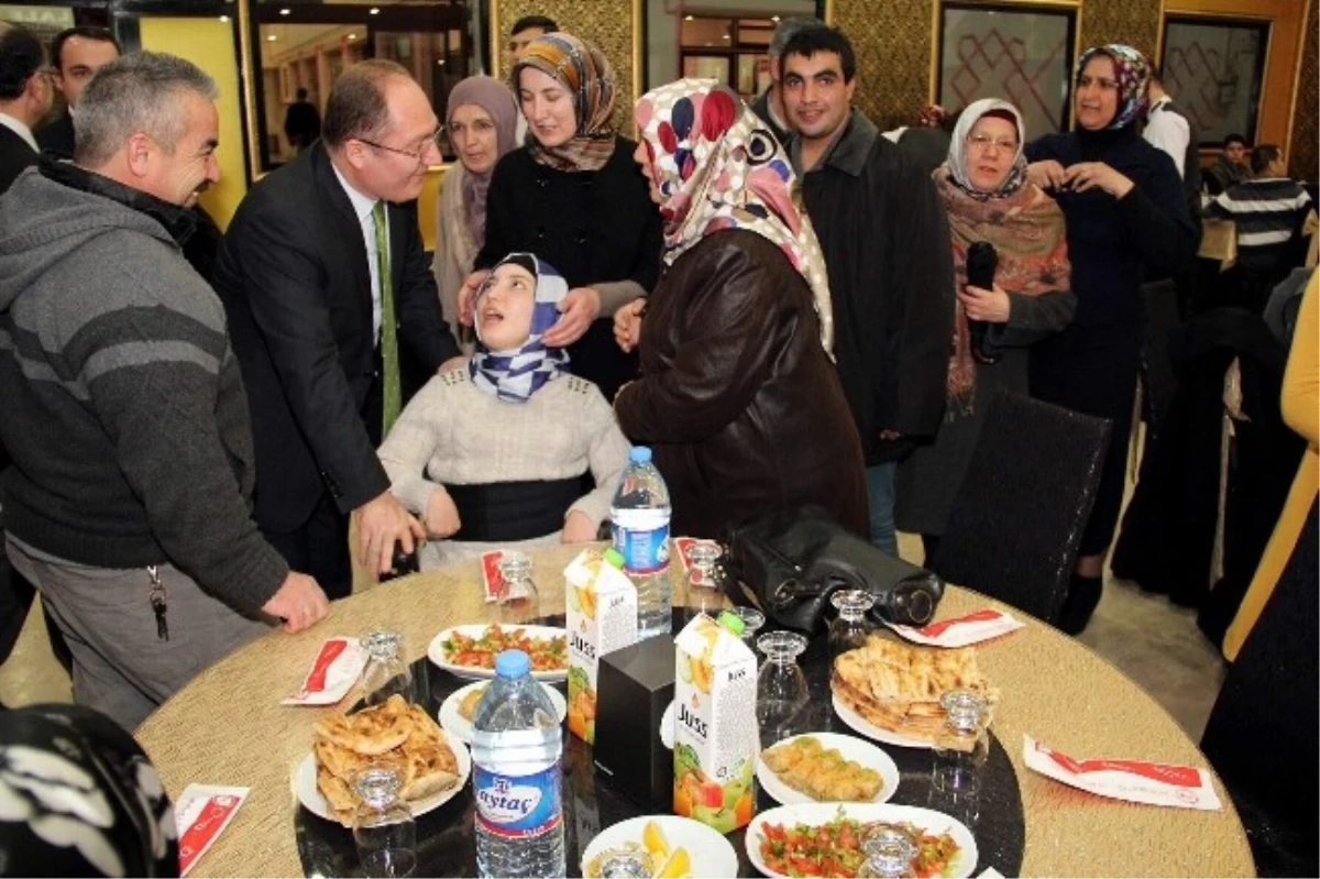 AK Parti Sivas İl Başkanlığı Engelliler ile Bir Araya Geldi
