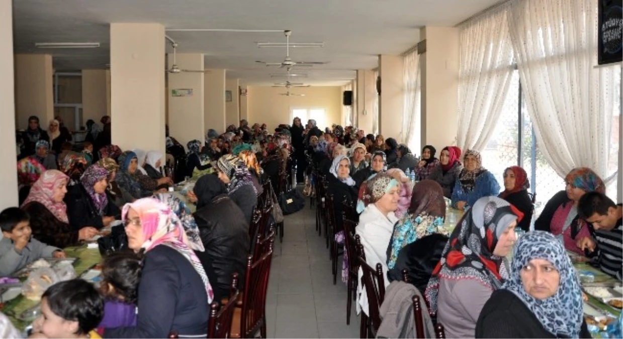 Ak Partili Kadınlar Yemekte Buluştu
