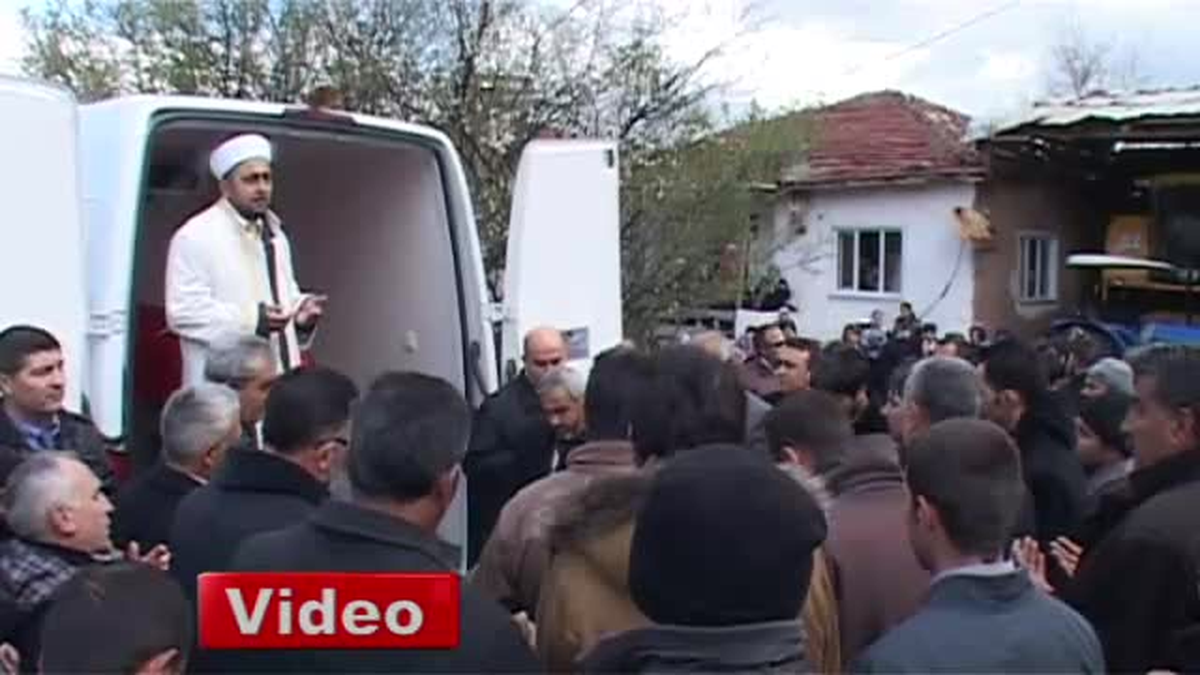 Annenin Feryadı: \'Nereye Gittin Emrah\'ım Babana Selam Söyle\'