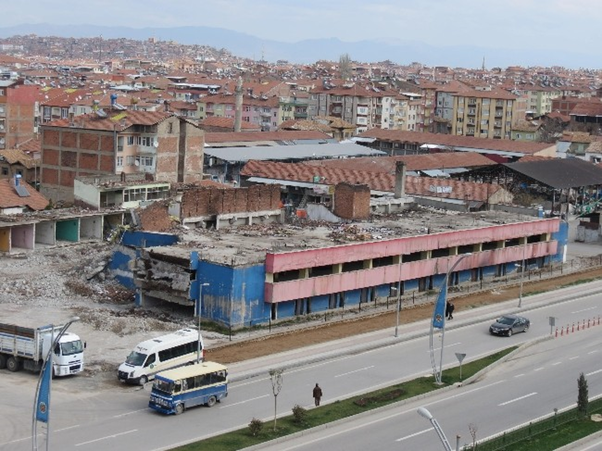 Arapir Garajı\'nın Yıkımına Başlandı