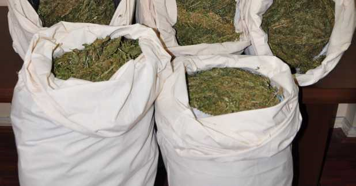Alanya\'da 40 Kilo 142 Gram Esrar Maddesi Ele Geçirildi