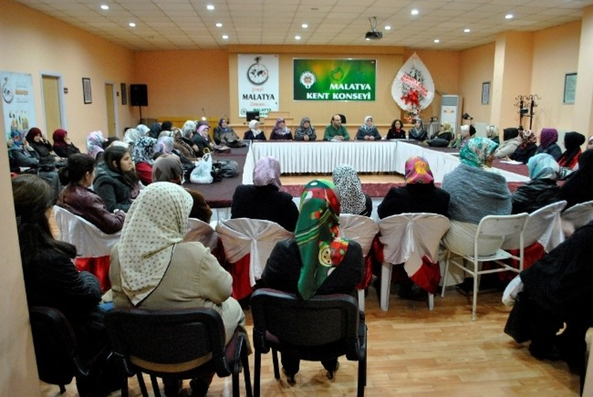 Kadının Ailedeki Rolü Konulu Söyleşi