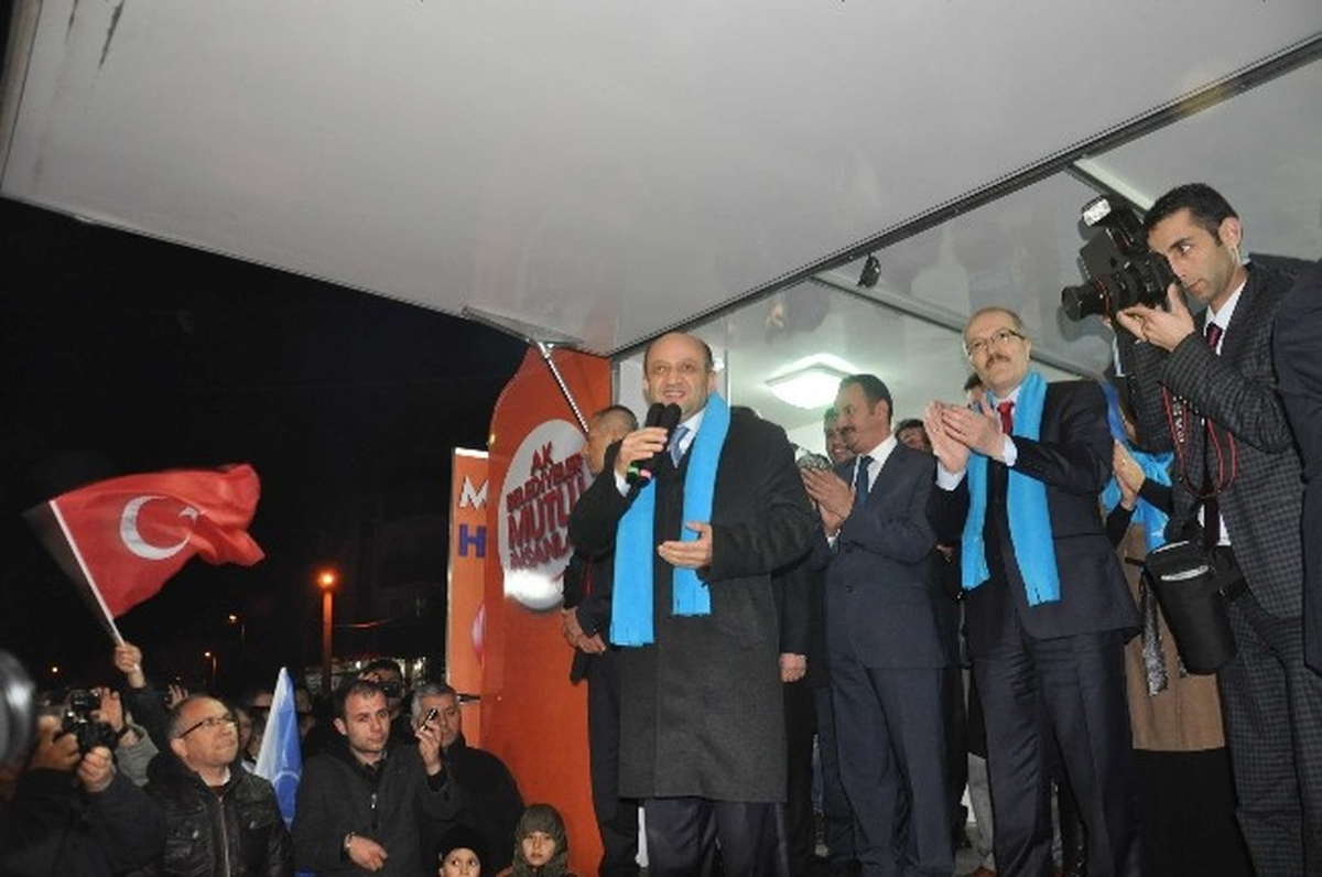 Bakan Fikri Işık Balıkesir\'de Mahalle Mitingine Katıldı