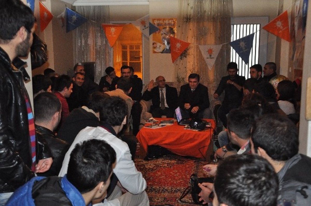 Başkan Adayı Yemenici Kapı Kapı Dolaşıyor
