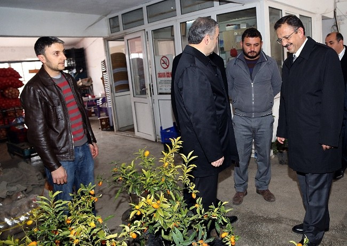 Başkan Özhaseki, Meyve ve Sebze Halini Ziyaret Etti