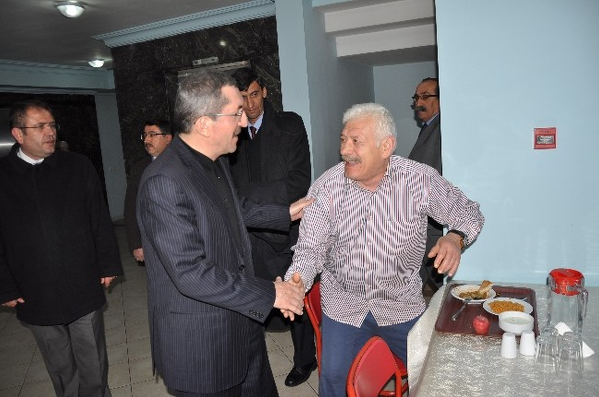Başkan Vergili Huzur Evini Ziyaret Etti