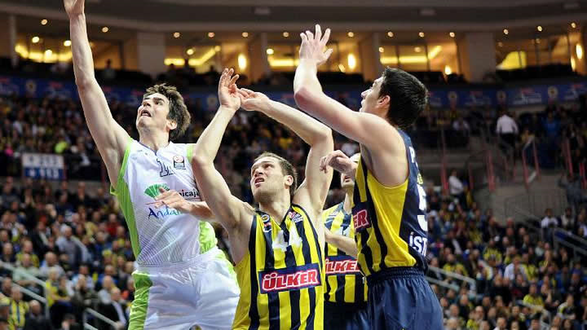 Fenerbahçe Ülker: 69 Unicaja Malaga: 67