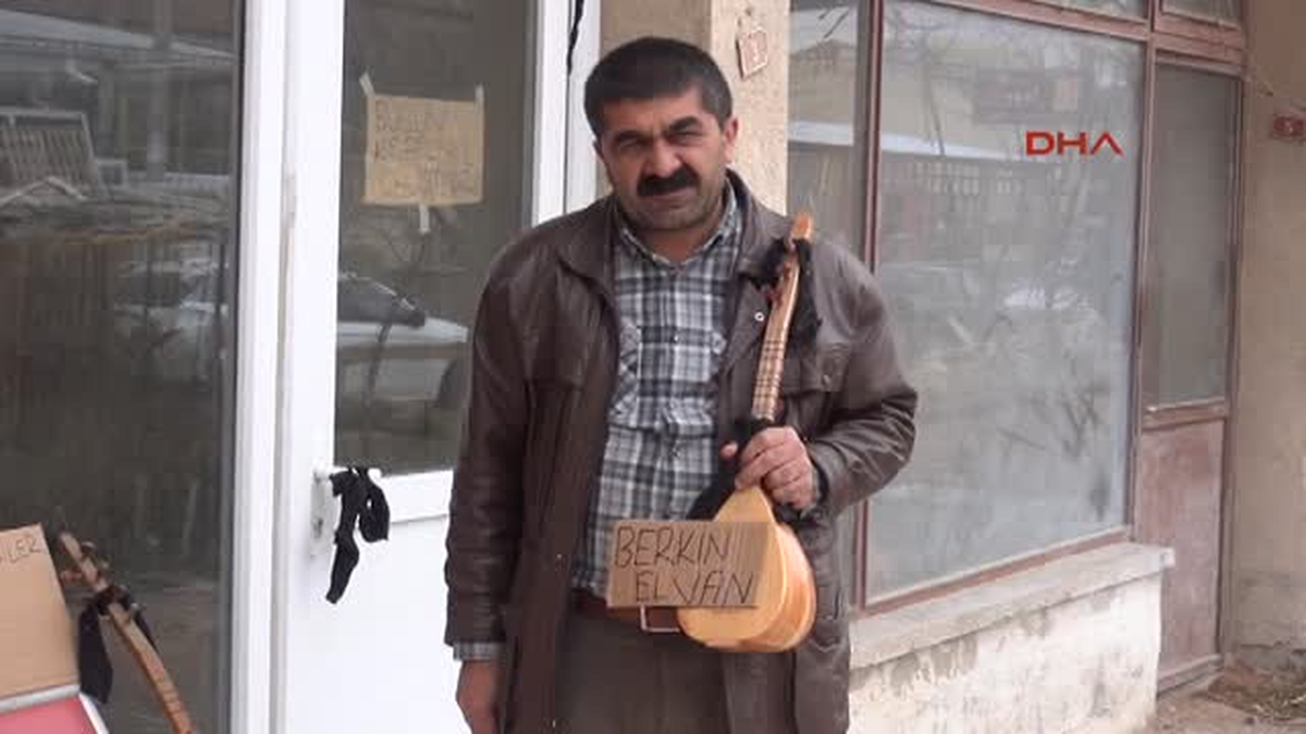 Berkin İçin Sazlarına Siyah Kurdele Bağladı